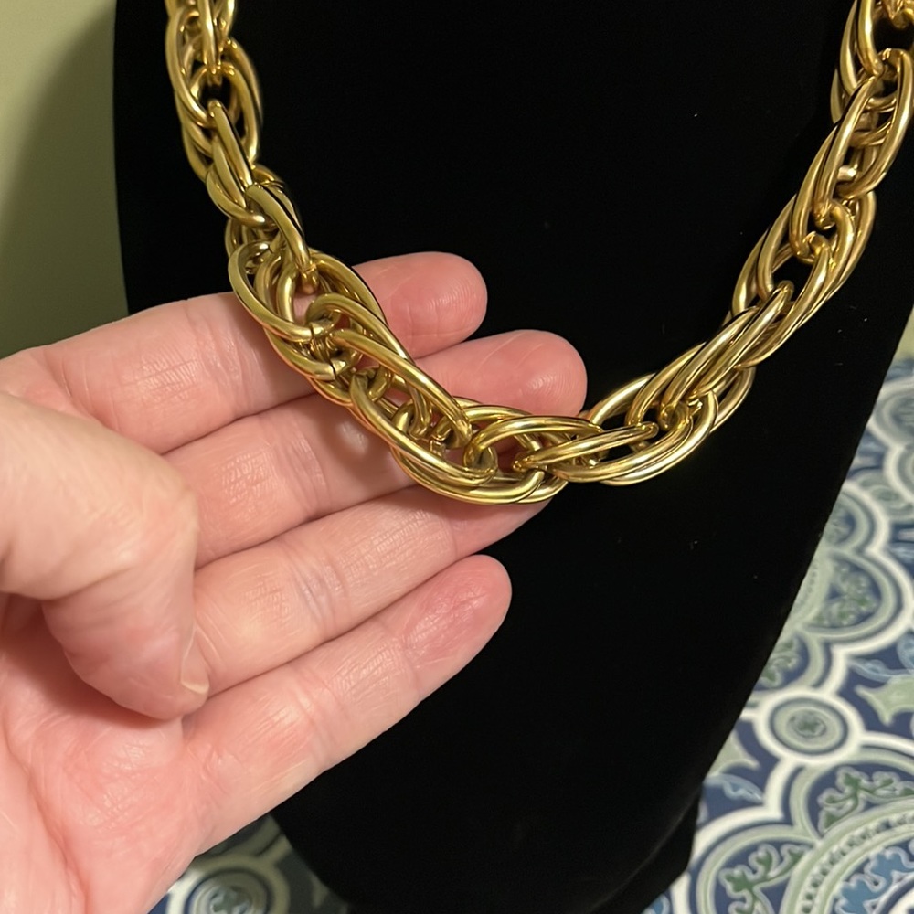 Anne Klein, Gold Tone, Bulky Chain, toggle link, vintage and classic 16" - Picture 4 of 6